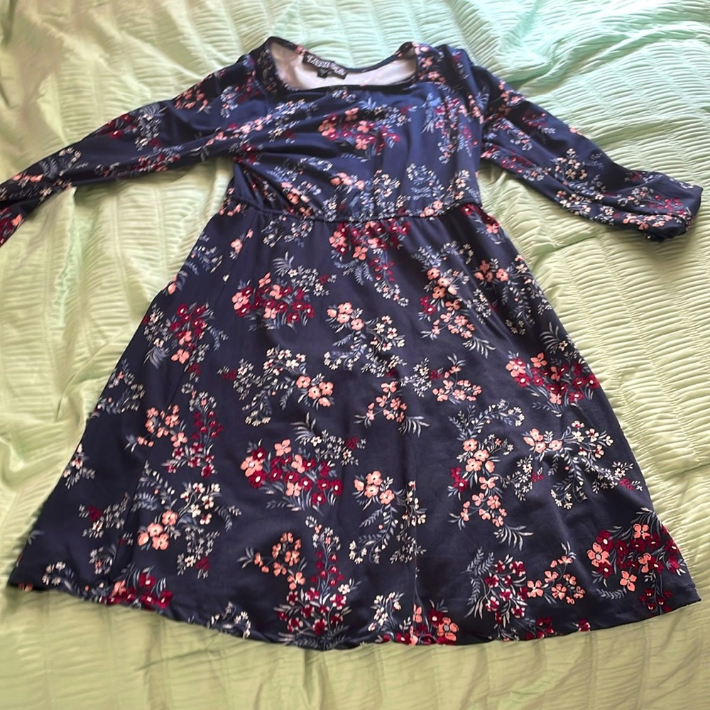 Cute dress with flower details